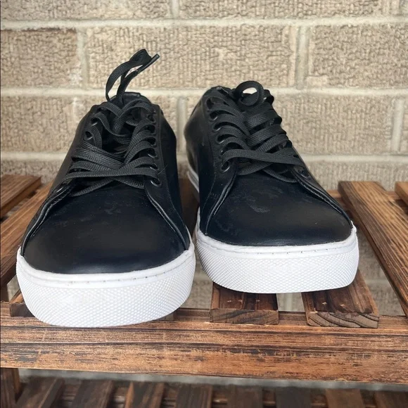 Thursday Women’s Black Leather Sneakers Size 8.5 - Picture 2 of 12